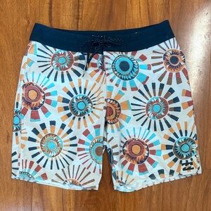 Billabong Men's Sunburst Pattern Board Shorts